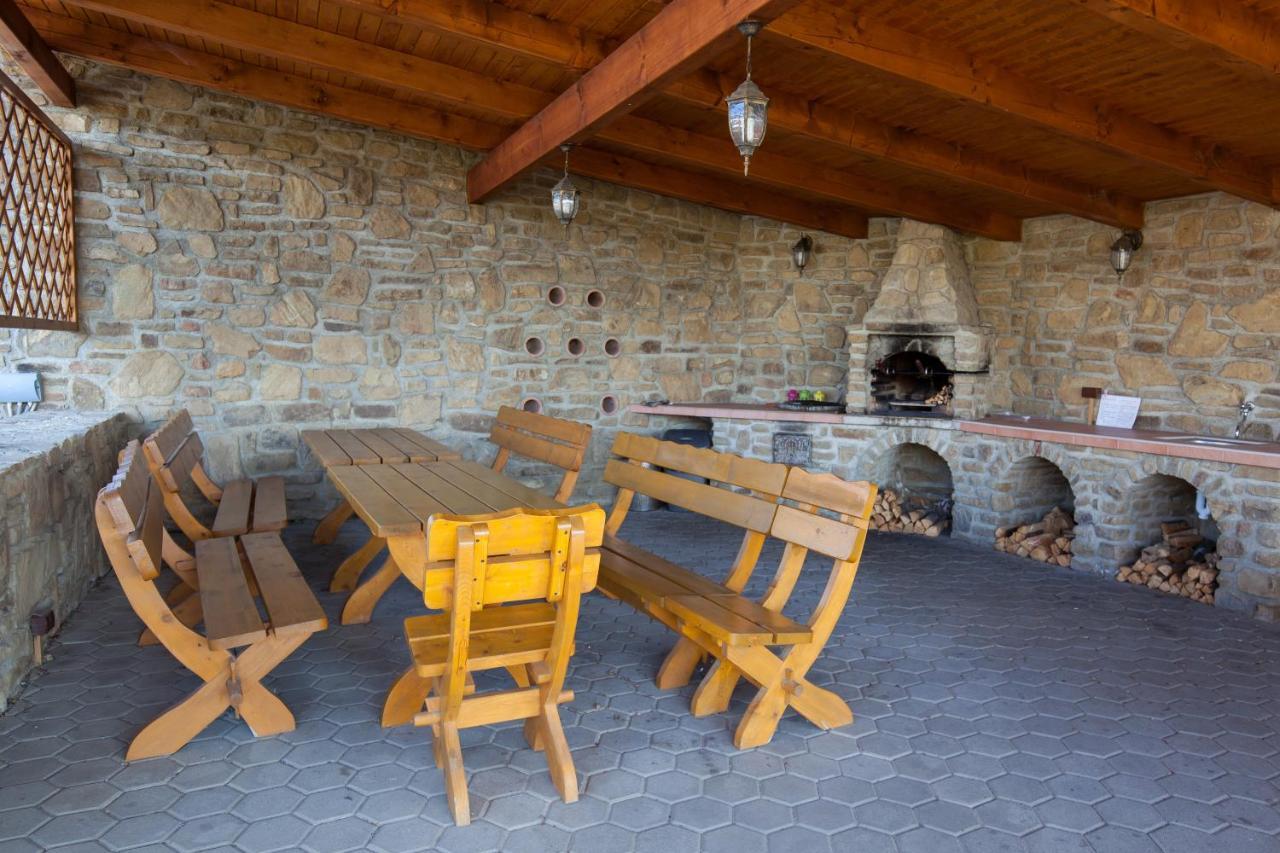 Hotel Privat Julia Vrbov Esterno foto