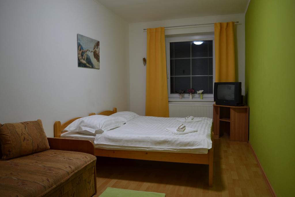 Hotel Privat Julia Vrbov Camera foto