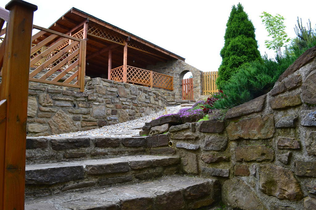 Hotel Privat Julia Vrbov Esterno foto