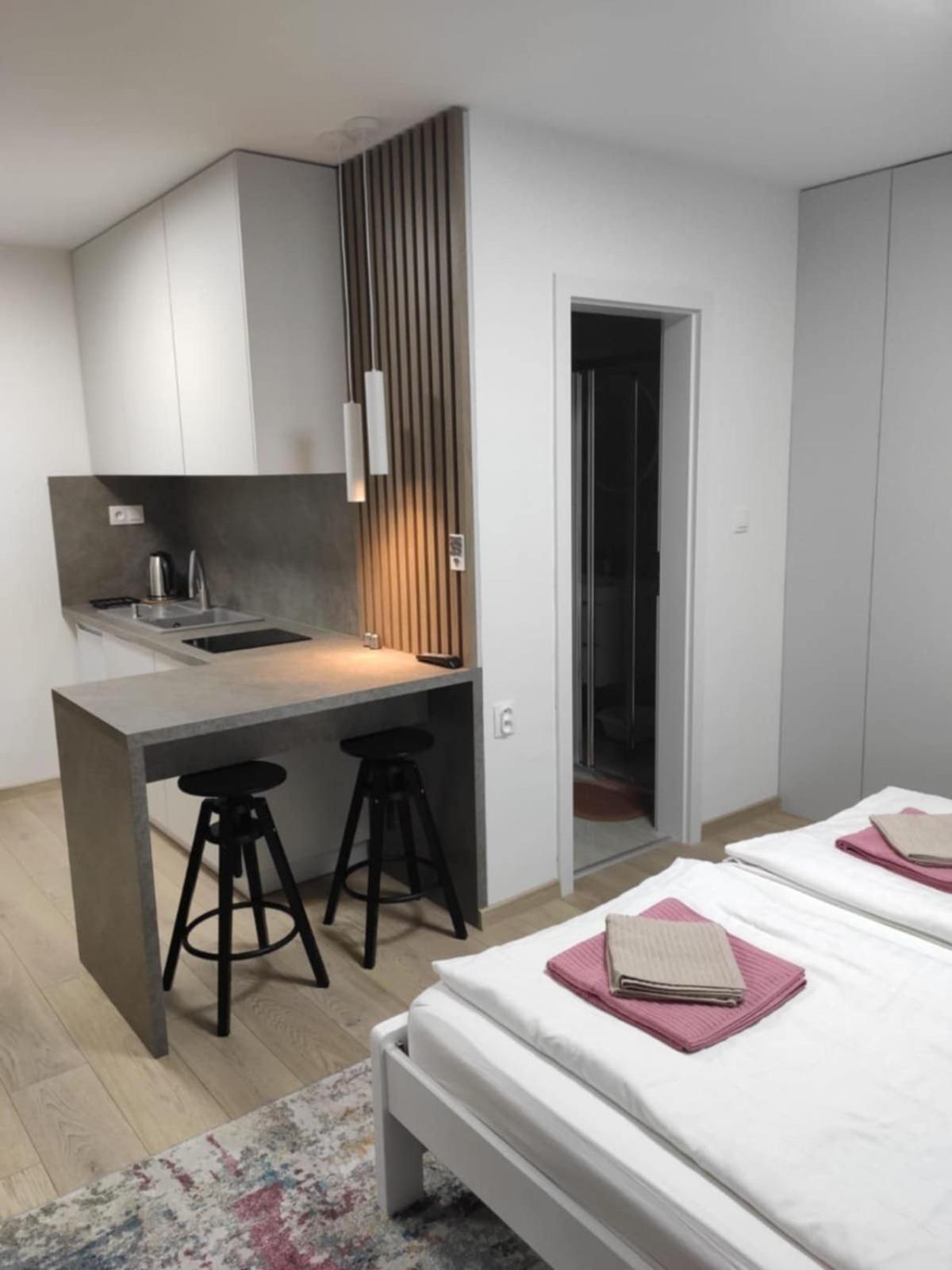 Hotel Privat Julia Vrbov Esterno foto