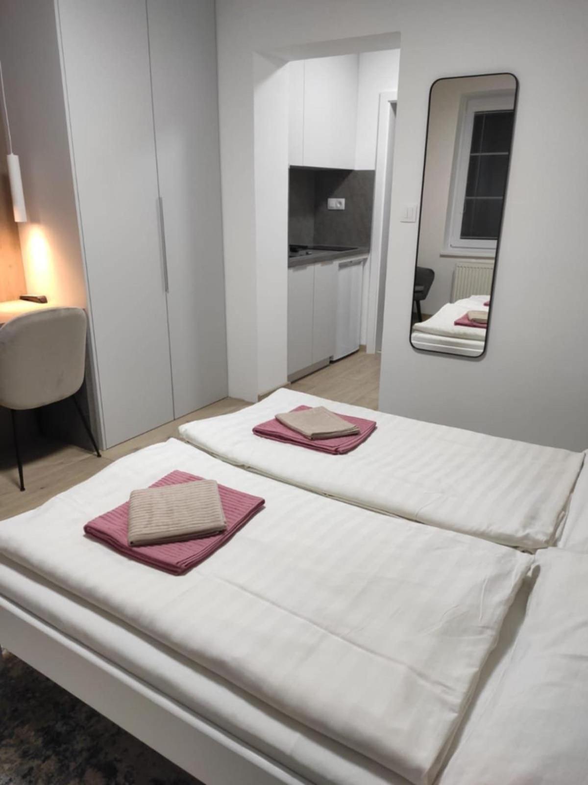 Hotel Privat Julia Vrbov Esterno foto