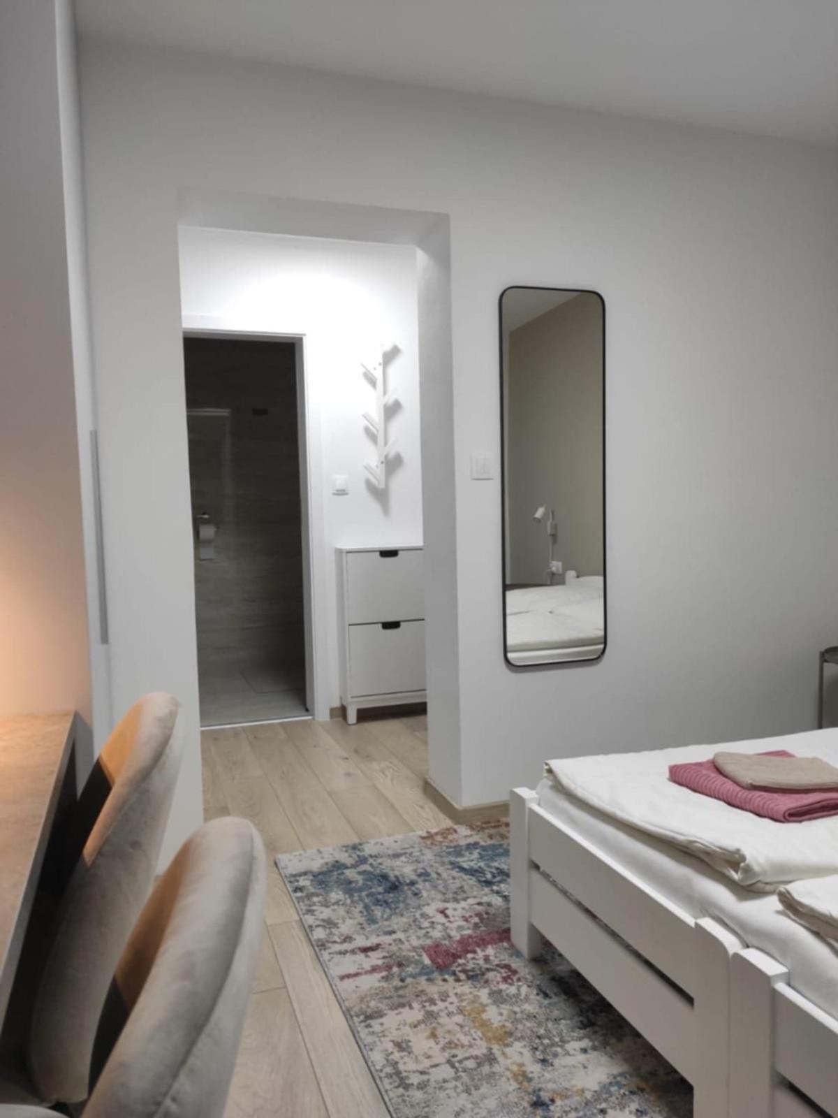 Hotel Privat Julia Vrbov Esterno foto