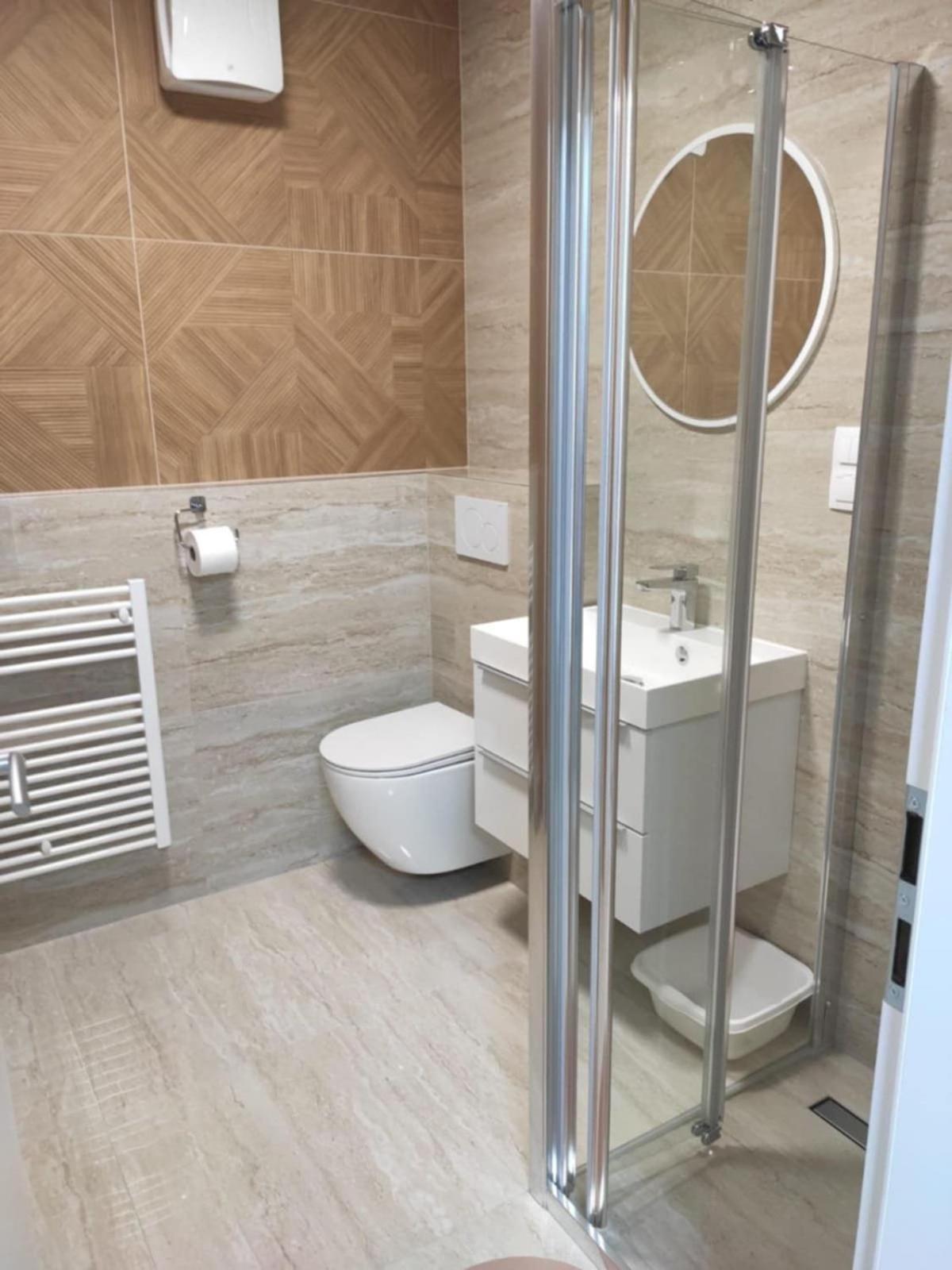 Hotel Privat Julia Vrbov Esterno foto