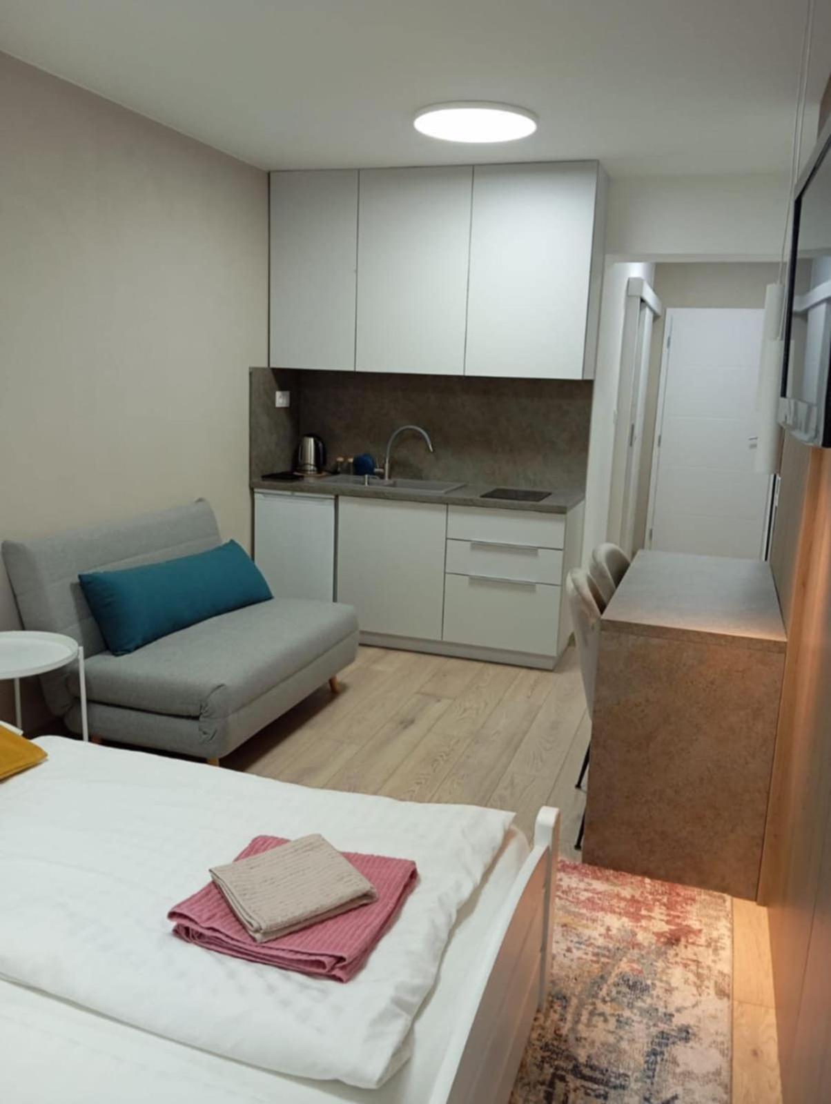 Hotel Privat Julia Vrbov Esterno foto