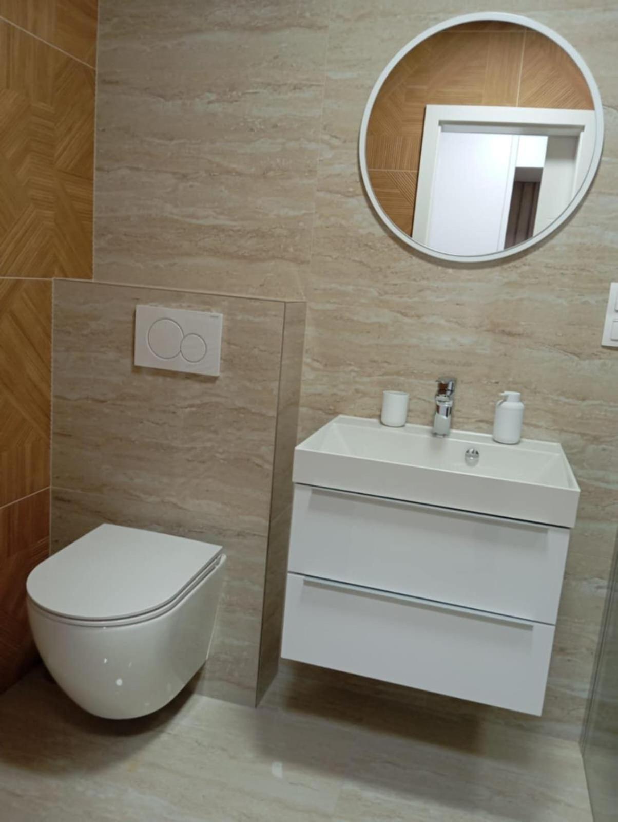 Hotel Privat Julia Vrbov Esterno foto