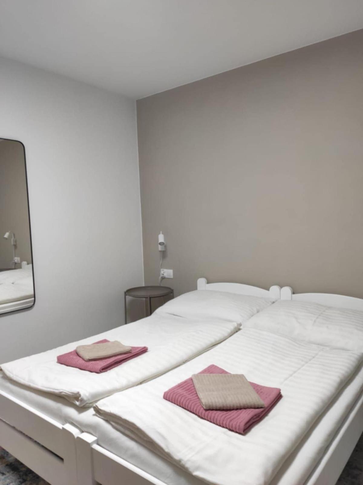 Hotel Privat Julia Vrbov Esterno foto