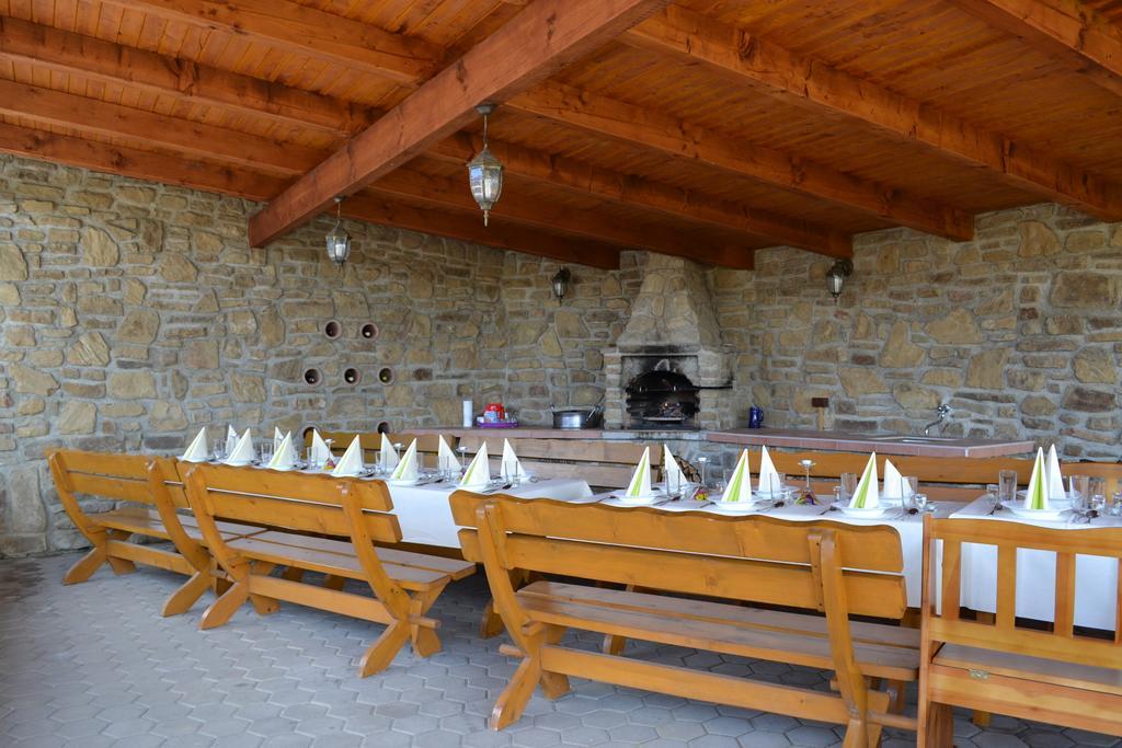 Hotel Privat Julia Vrbov Esterno foto